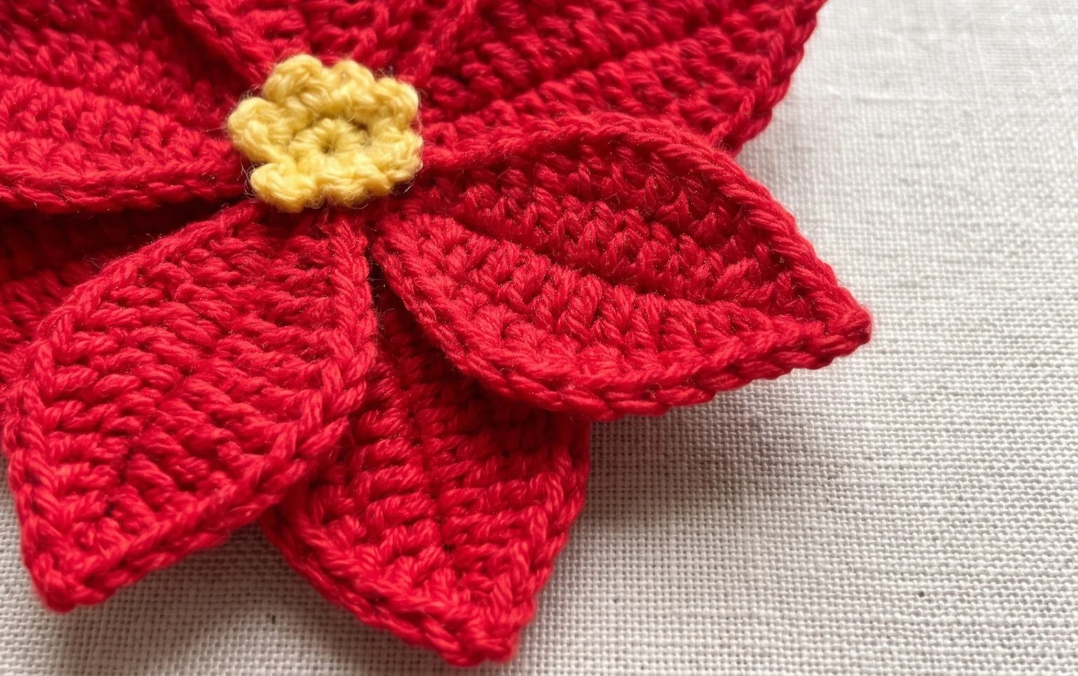 Christmas Star Poinsettia Free Crochet Patterns - DIY Magazine