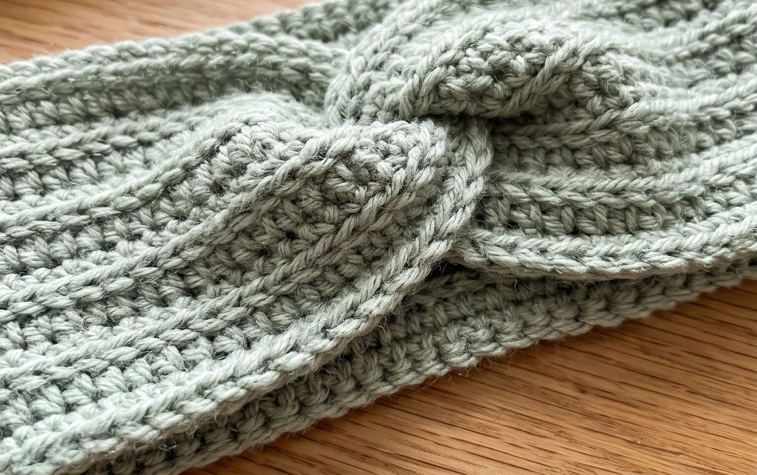 How to How to Make a Simple Twist Crochet Headband in Under 2 Hours!